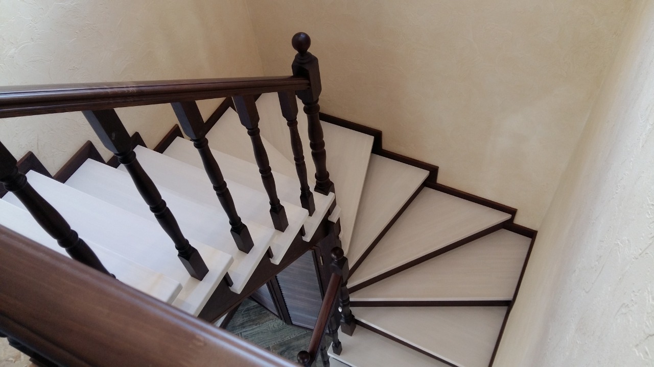 П-образная лестница с забежными ступенями: особенности, схемы проектирования